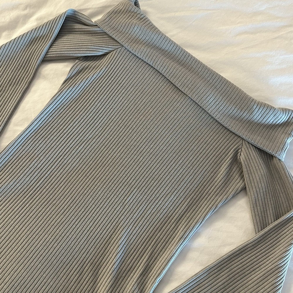 Abercrombie & Fitch Womens Off The Shoulder Sweater Size‎ Medium Ribbed Top Grey